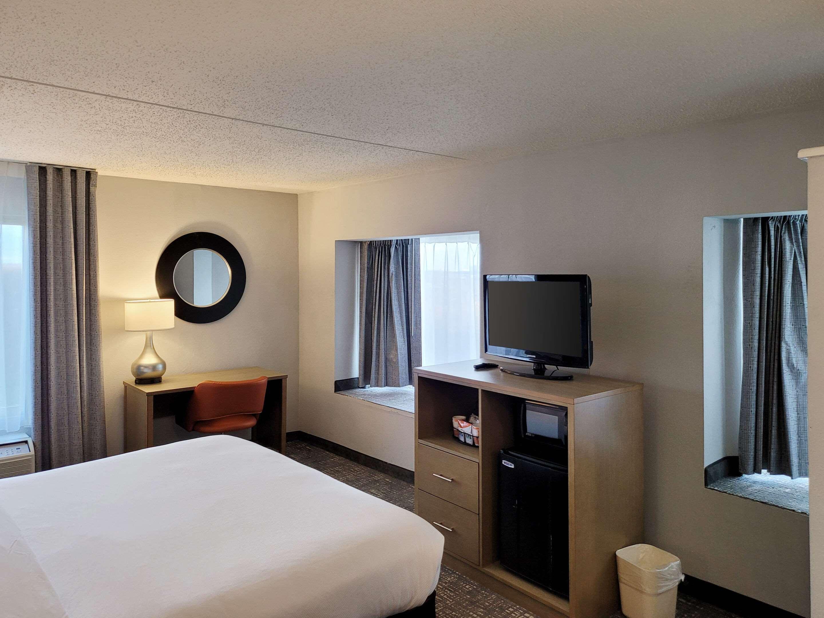 Comfort Inn & Suites Alexandria West Exterior photo